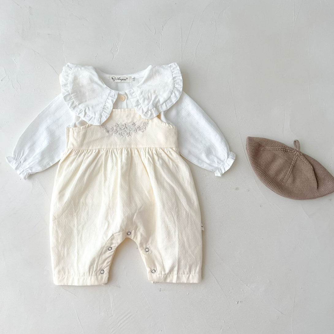 Apricot baby suspender romper laid flat, front side view – adjustable and breathable – beekaaboo.com