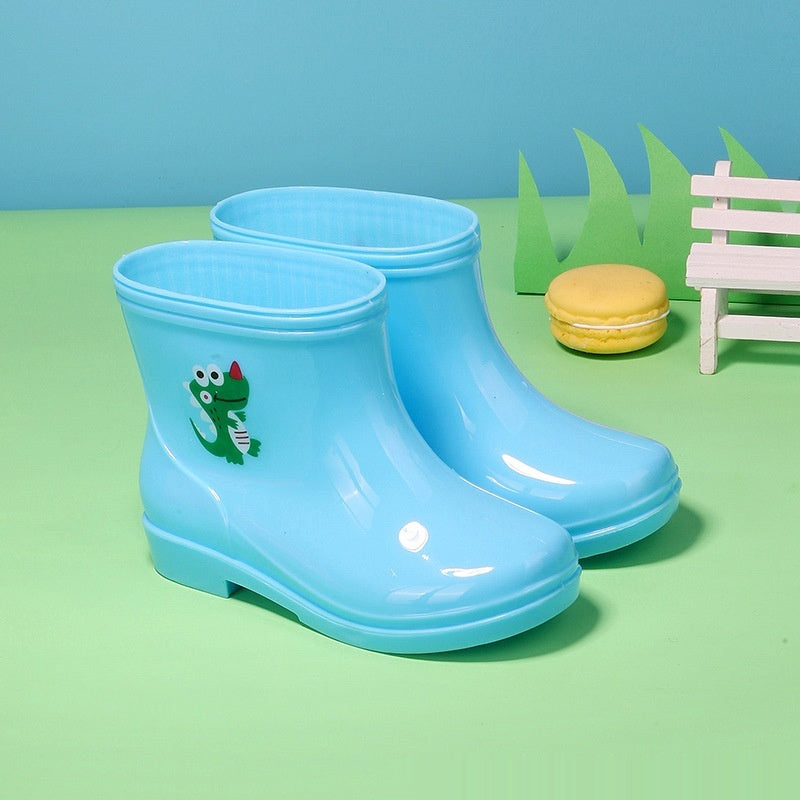 Bright blue dinosaur kids’ rain boots – lightweight, waterproof, and playful – beekaaboo.com