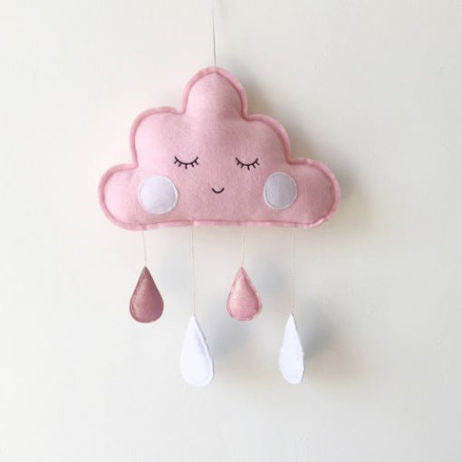 Pink cloud-shaped felt ornaments in grey, pink, and white with dangling raindrops – soft and decorative – beekaaboo.com