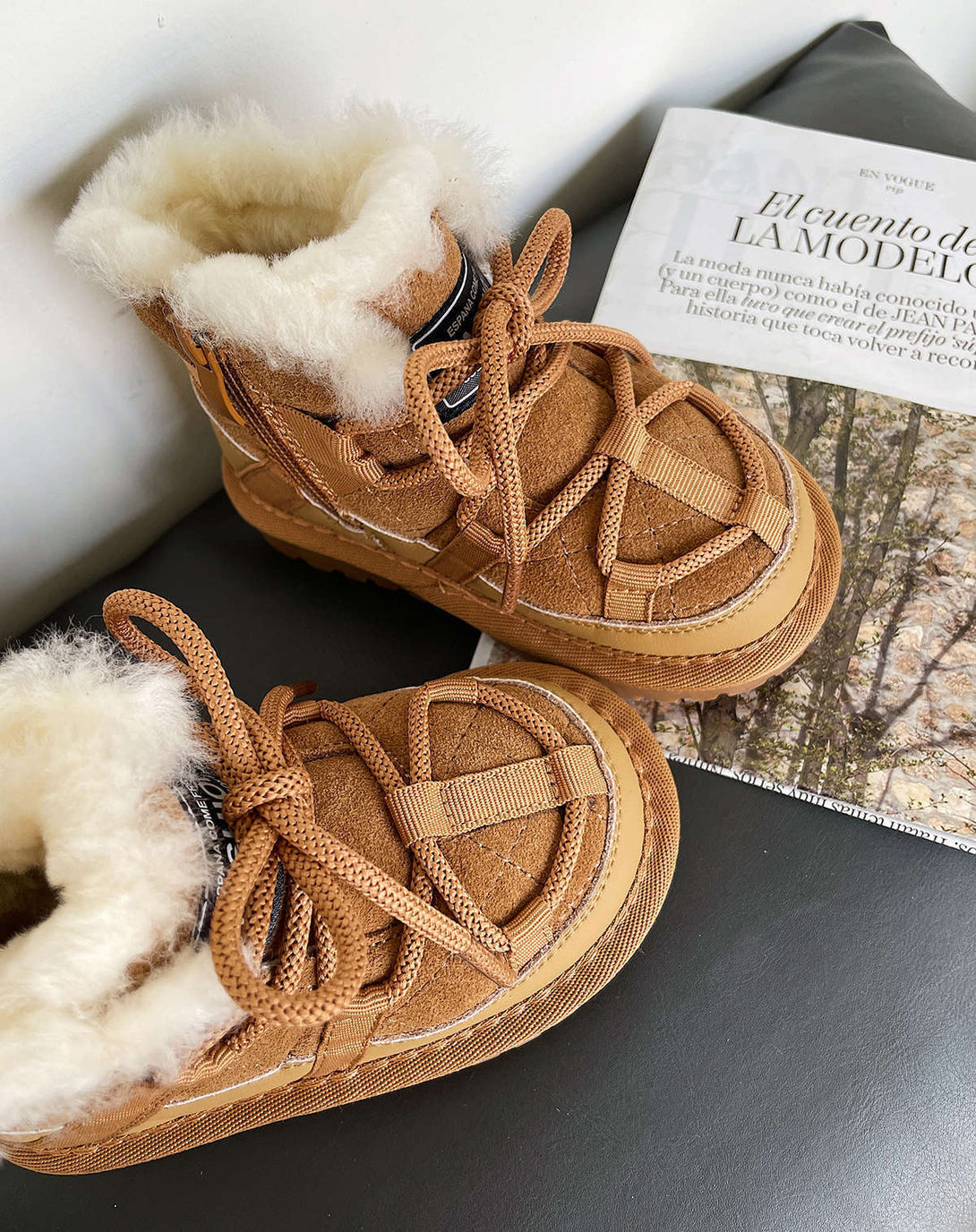 Camel fleece-lined toddler boots – cozy baby winter shoes at beekaaboo.com