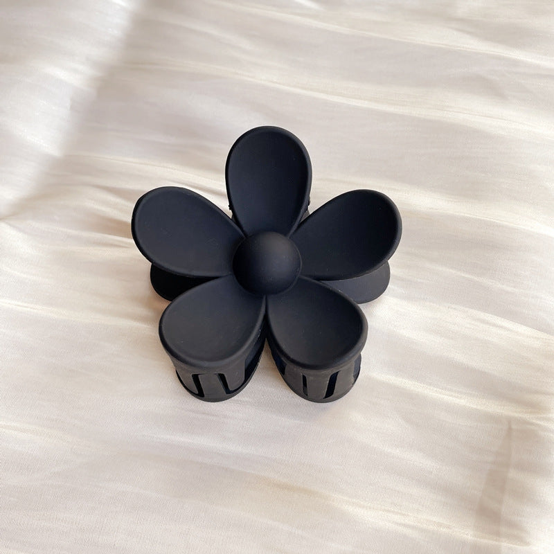Matte frosted flower hair clip in Black Big – soft resin claw clip for girls and women – beekaaboo.com