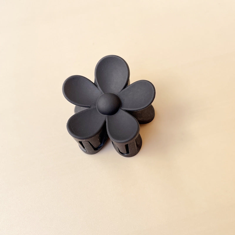 Matte frosted flower hair clip in Black Small – soft resin claw clip for girls and women – beekaaboo.com
