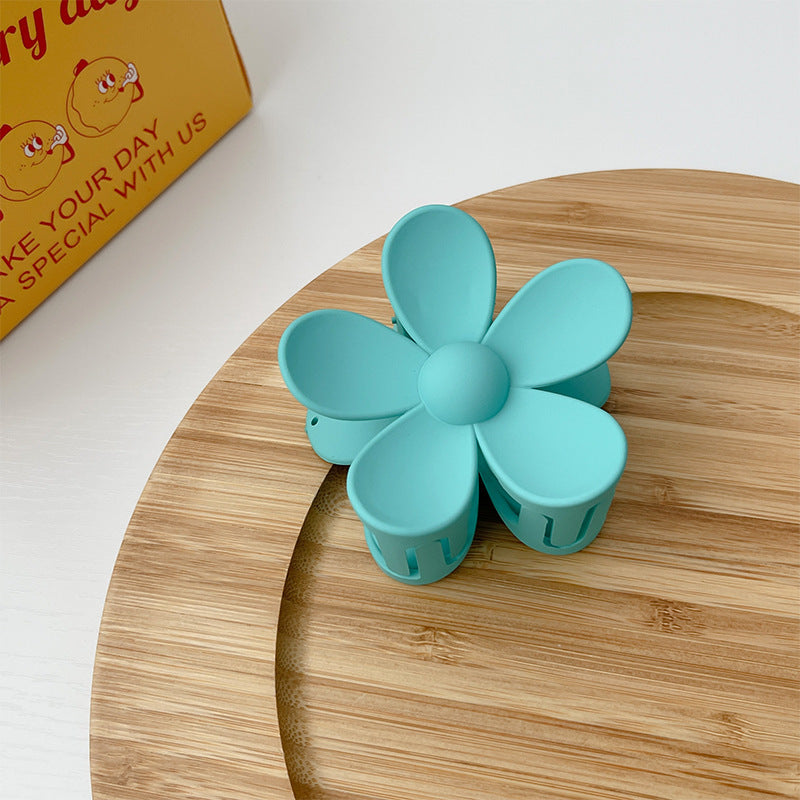 Matte frosted flower hair clip in Blue Big – soft resin claw clip for girls and women – beekaaboo.com