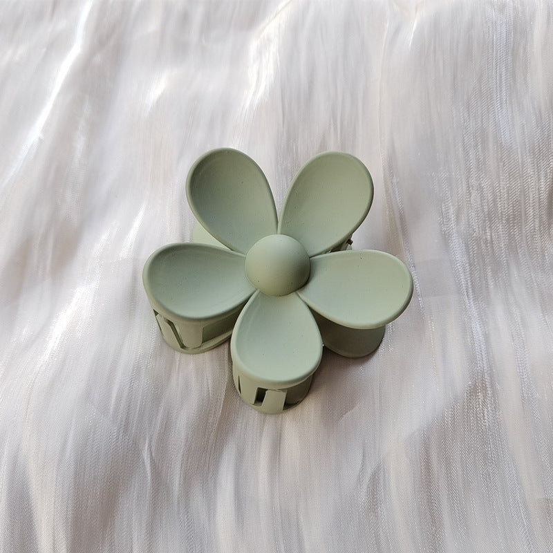 Matte frosted flower hair clip in Grass Green Big– soft resin claw clip for girls and women – beekaaboo.com