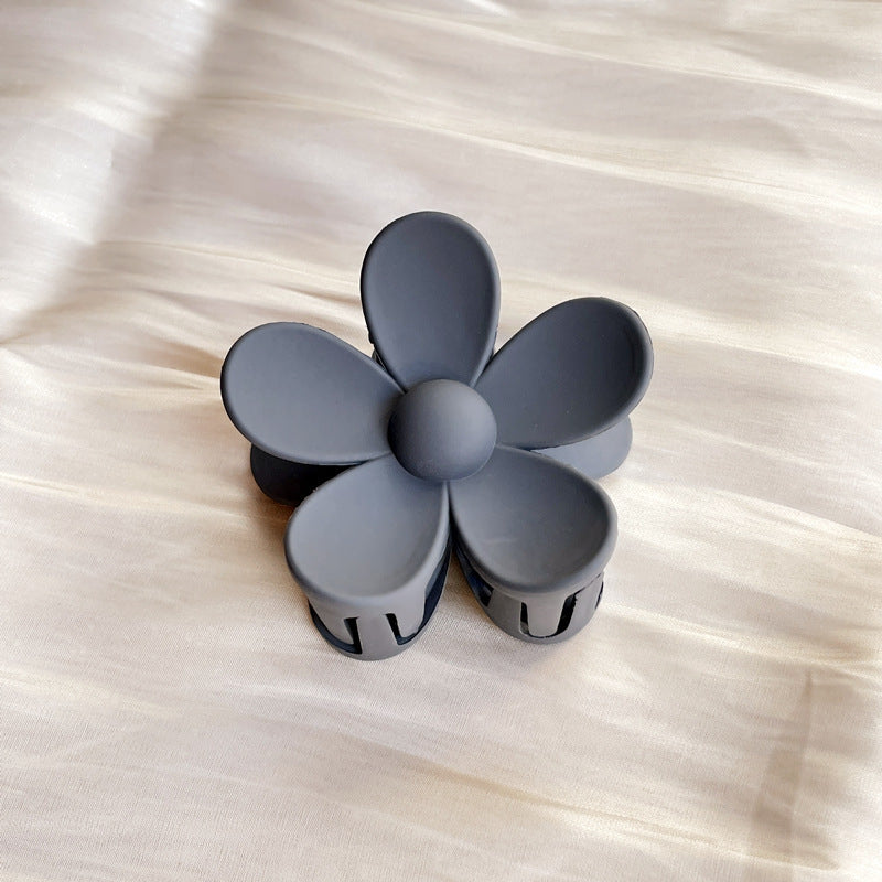 Matte frosted flower hair clip in Gray Big – soft resin claw clip for girls and women – beekaaboo.com