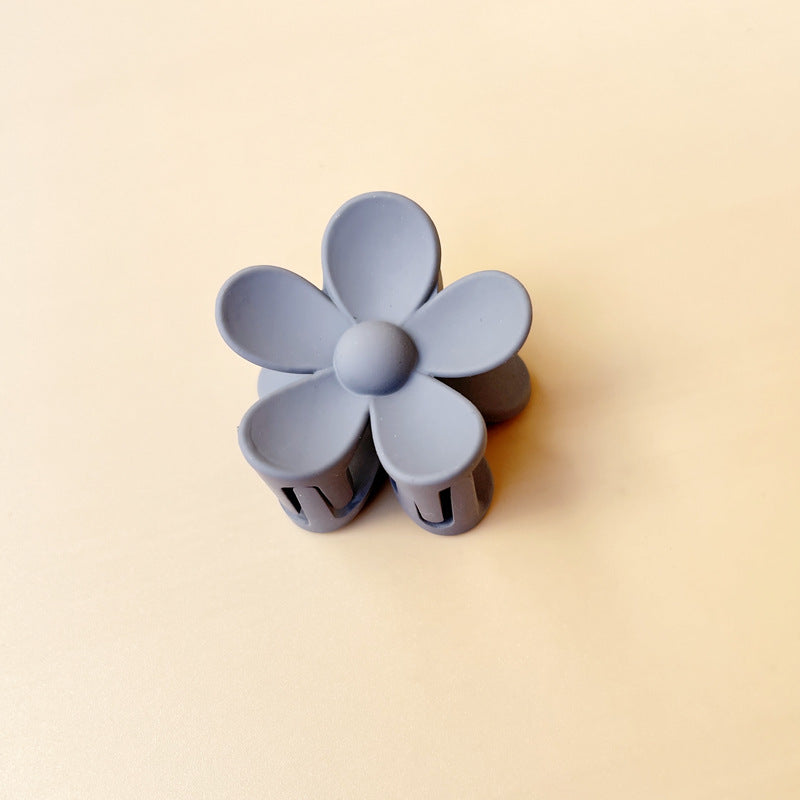 Matte frosted flower hair clip in Gray Small – soft resin claw clip for girls and women – beekaaboo.com