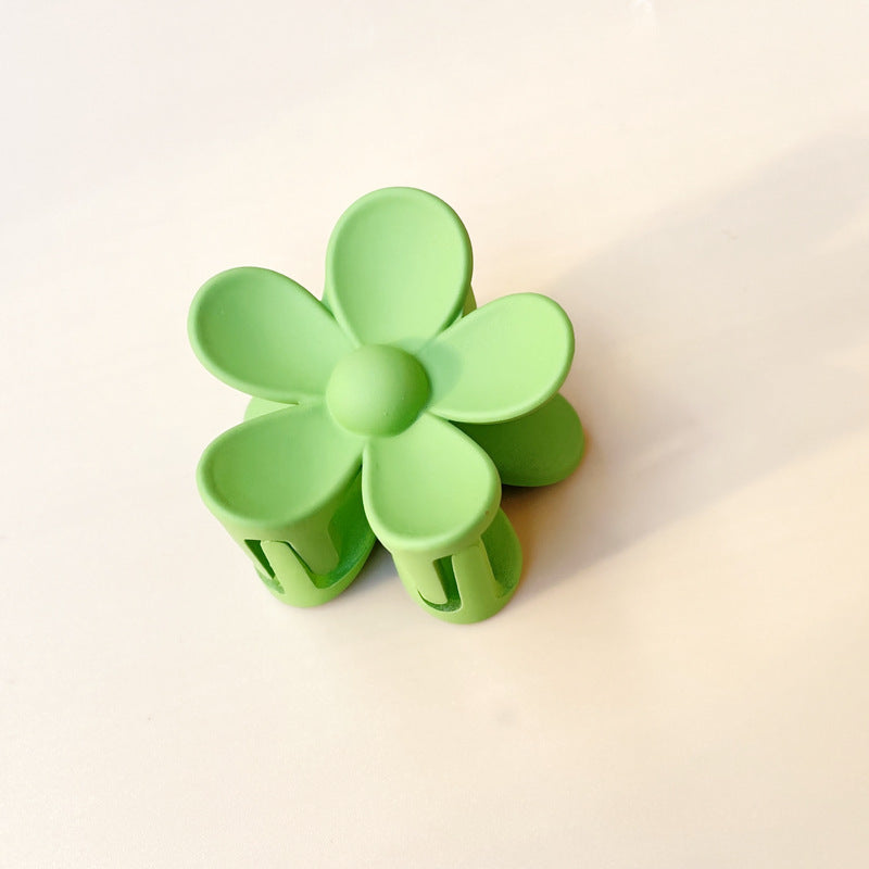 Matte frosted flower hair clip in Green Small – soft resin claw clip for girls and women – beekaaboo.com