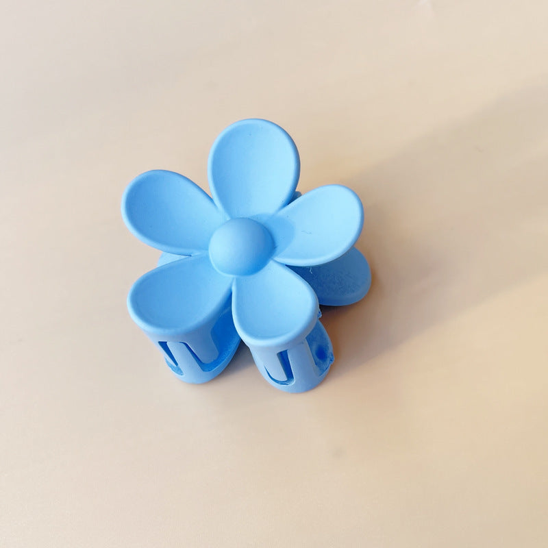 Matte frosted flower hair clip in Sky Blue Small – soft resin claw clip for girls and women – beekaaboo.com