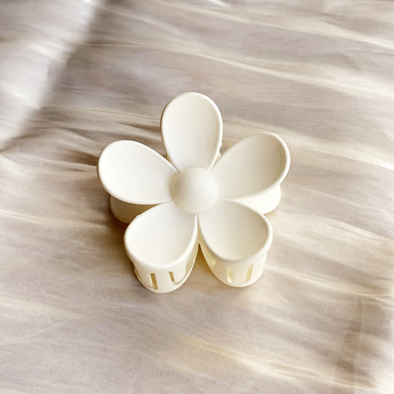 Matte frosted flower hair clip in White Big – soft resin claw clip for girls and women – beekaaboo.com