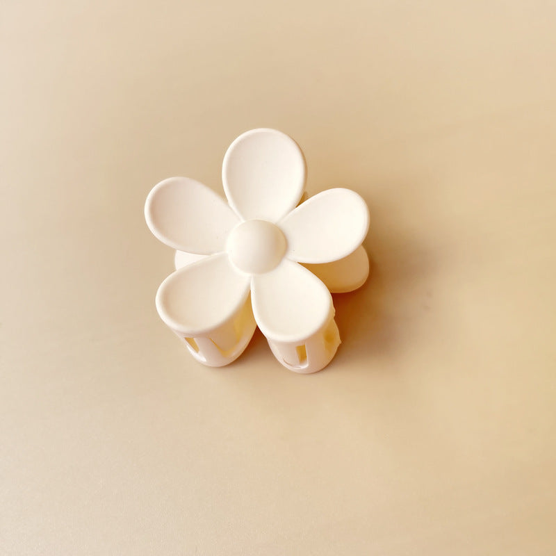 Matte frosted flower hair clip in White Small – soft resin claw clip for girls and women – beekaaboo.com
