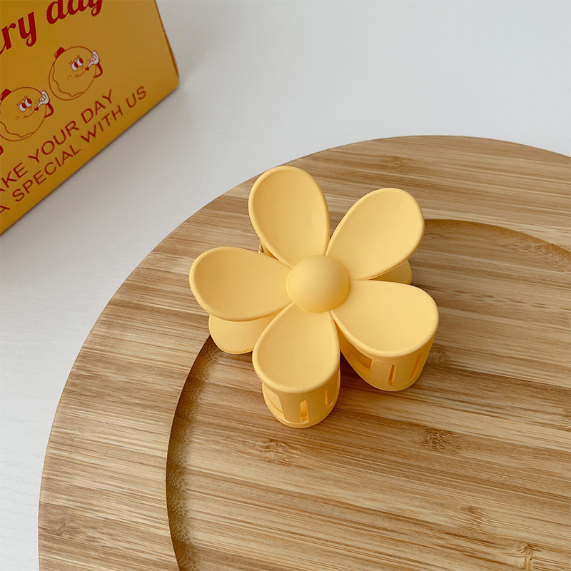 Matte frosted flower hair clip in Yellow Big – soft resin claw clip for girls and women – beekaaboo.com