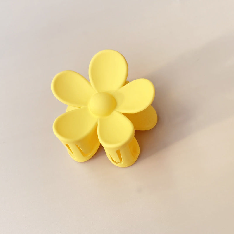 Matte frosted flower hair clip in Yellow Small – soft resin claw clip for girls and women – beekaaboo.com