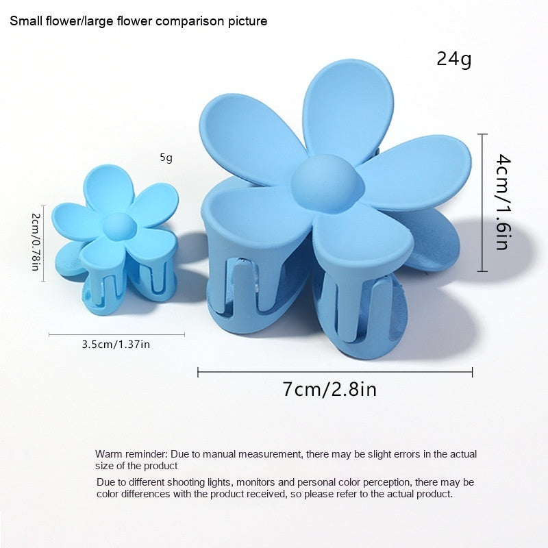 Comparison of small and big size frosted flower clips in various pastel and candy colors – beekaaboo.com