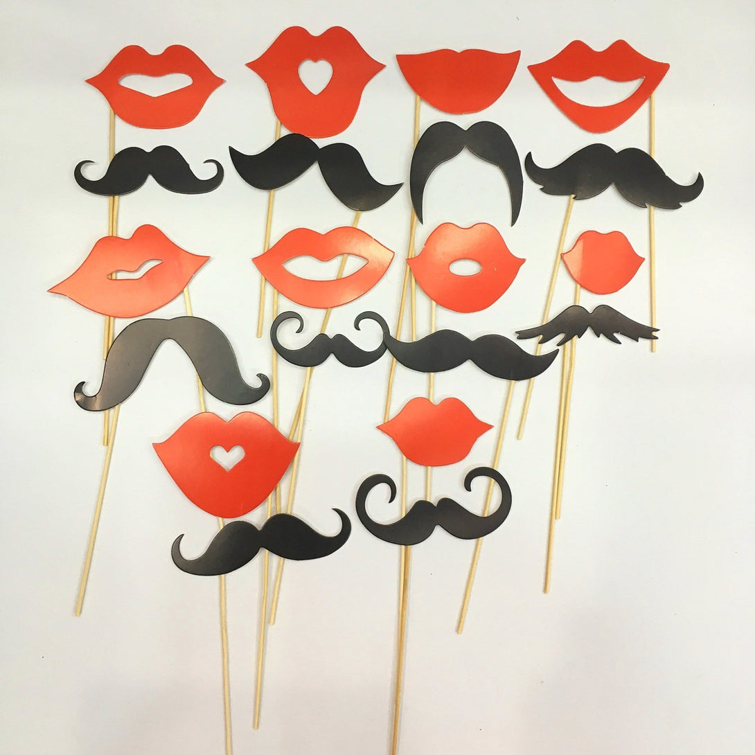 Beard and lips-themed paper props for wedding and party fun – ideal for men, women, and group photos – beekaaboo.com