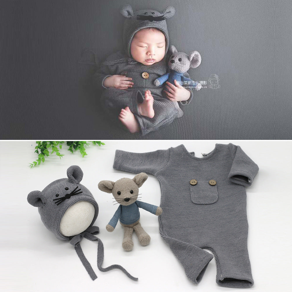 Soft gray baby jumpsuit with hat and matching doll – cozy European-style photo outfit – beekaaboo.com