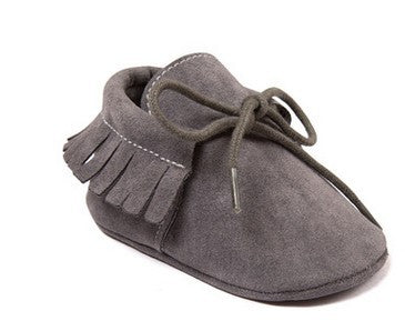 Dark grey baby moccasins designed for comfort and support – beekaaboo.com