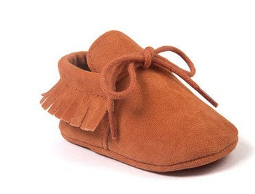 Soft light brown moccasins with breathable upper for babies 0–18 months – beekaaboo.com