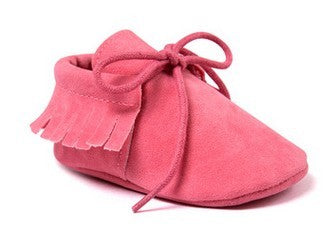 Vibrant red grapefruit moccasins with breathable material – beekaaboo.com