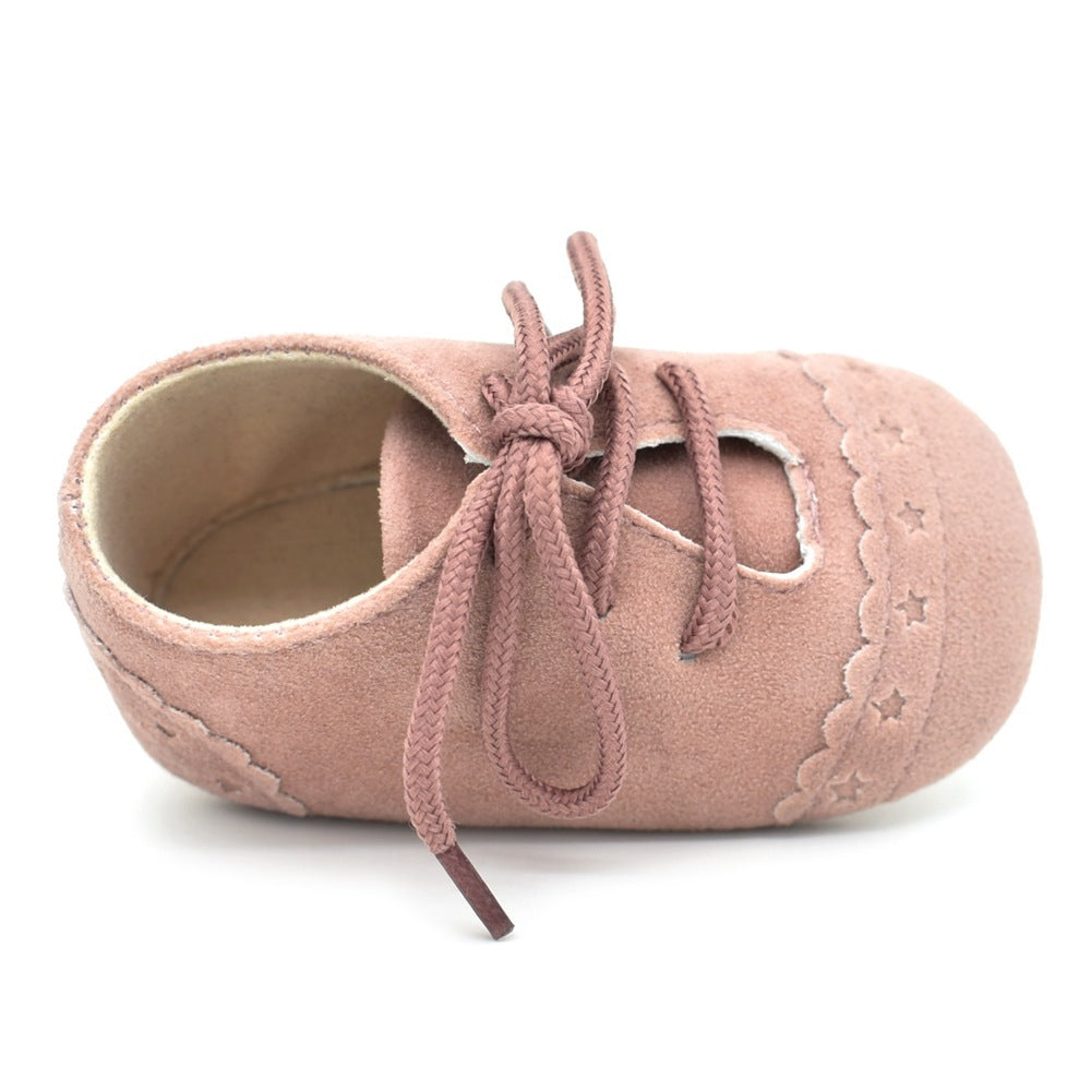Light purple lace-up baby shoes for infants. Soft soles designed for comfort and early steps – beekaaboo.com.