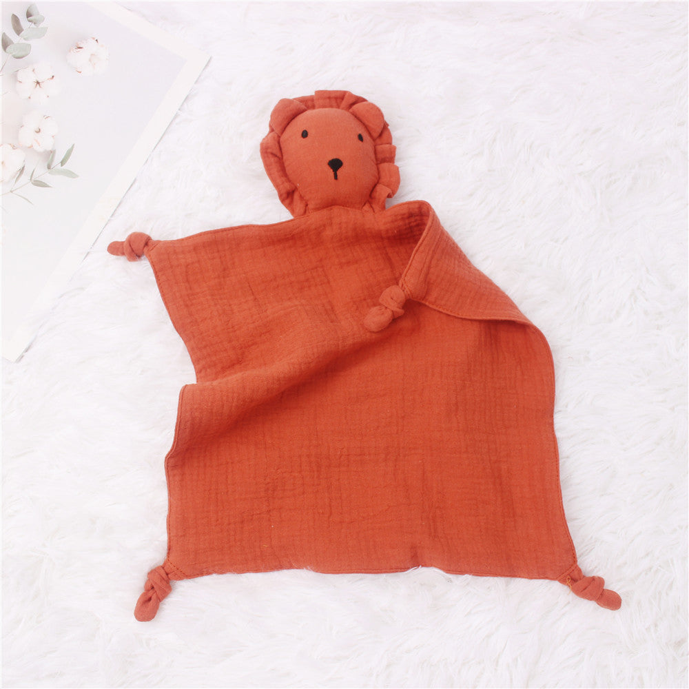 Close-up of lion baby comfort towel in brick red color – breathable cotton gauze – beekaaboo.com