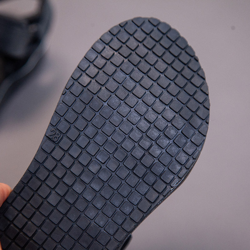 Bottom view of the kids sandals showing the textured non-slip sole – beekaaboo.com