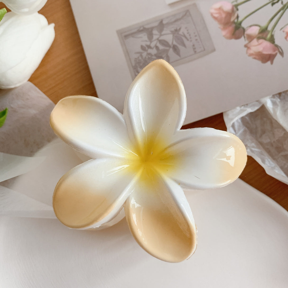 Yellow Plumeria flower clip – playful and practical hair accessory – beekaaboo.com
