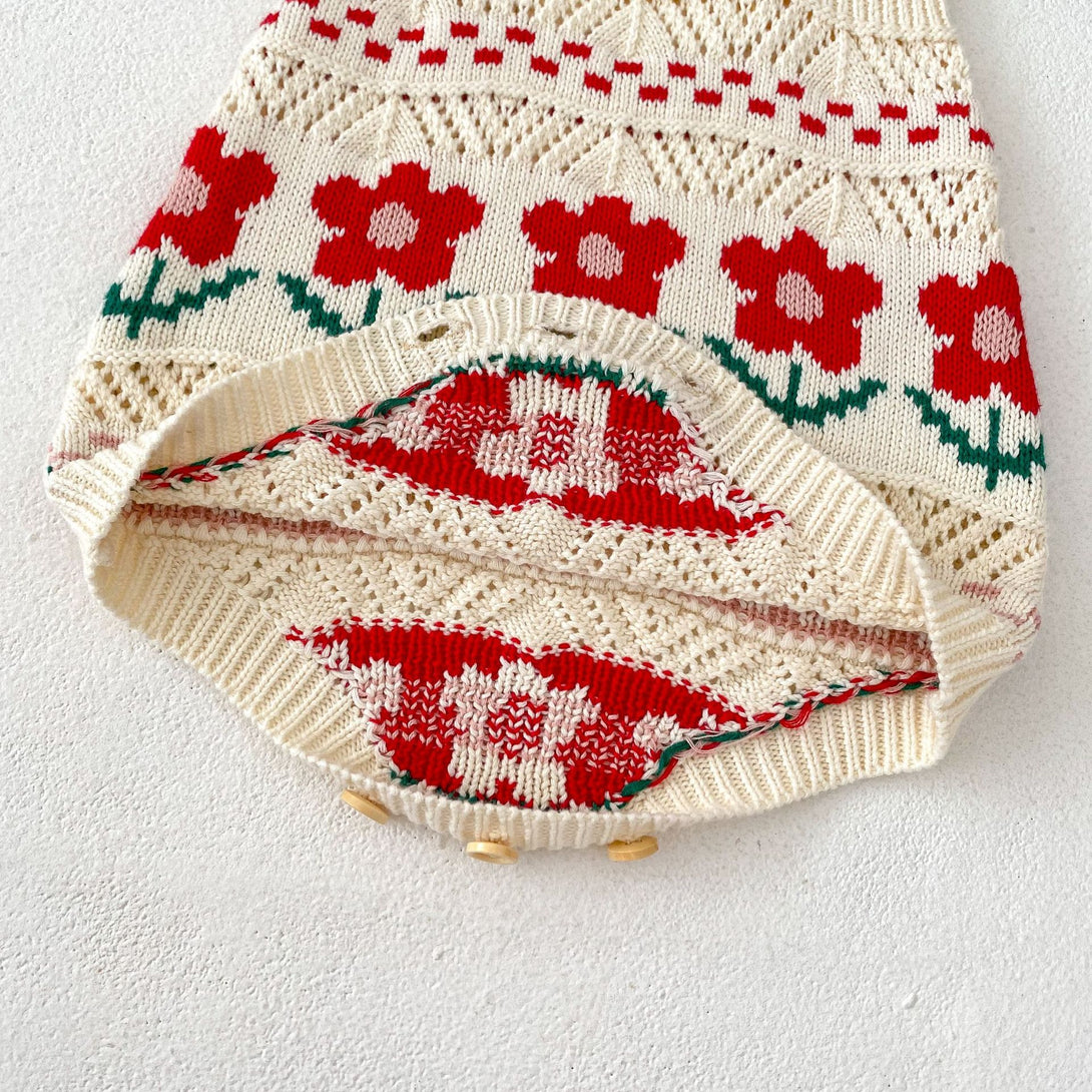 Functional bottom opening with snap buttons on romper for hassle-free diaper changes – beekaaboo.com

