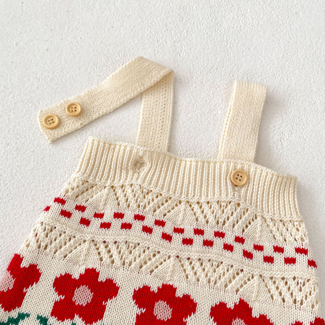 Adjustable button straps on baby romper for a secure and flexible fit – beekaaboo.com

