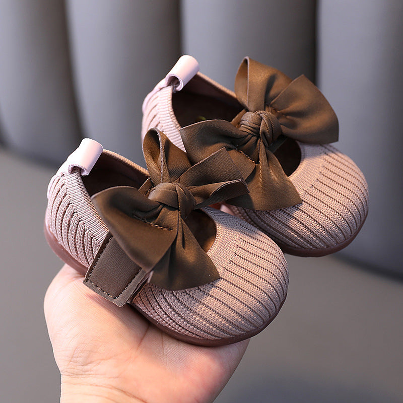 Soft leather baby princess shoes in pink, with Velcro strap for a secure and comfortable fit – beekaaboo.com
