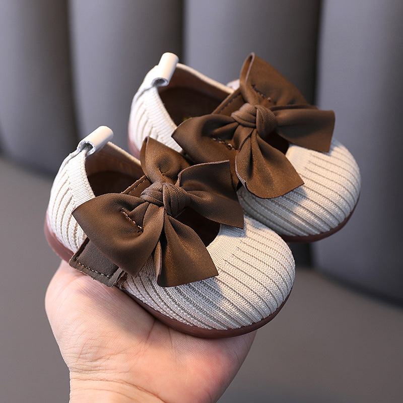 Soft leather baby princess shoes in white, perfect for family gatherings or special occasions – beekaaboo.com.