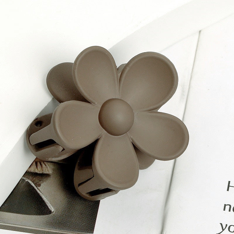 Brown soft matte flower clip with simple 3.5 cm design – beekaaboo.com