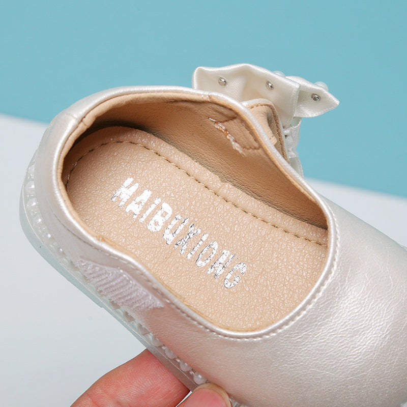 Close-up of stitching and upper material of baby walking shoes – beekaaboo.com