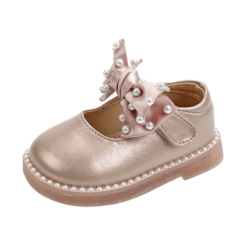 Side angle of baby shoes showing structure and sole – beekaaboo.com

