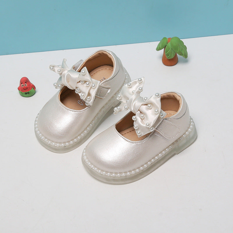 Side angle of baby shoes showing structure and sole – beekaaboo.com