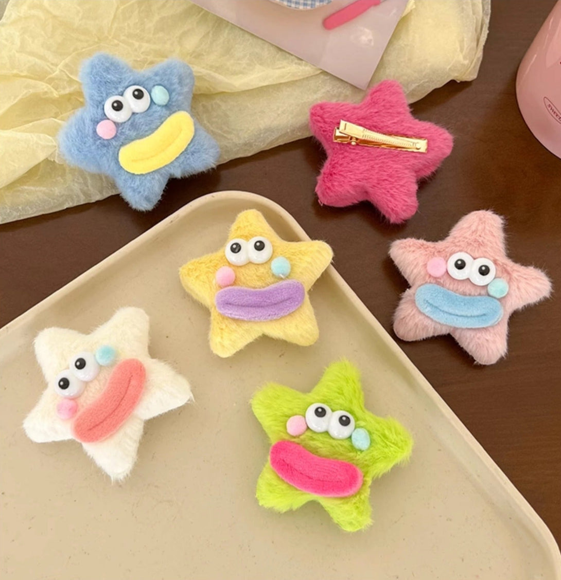 Variety of plush duckbill clips shaped like stars – perfect for kids – beekaaboo.com