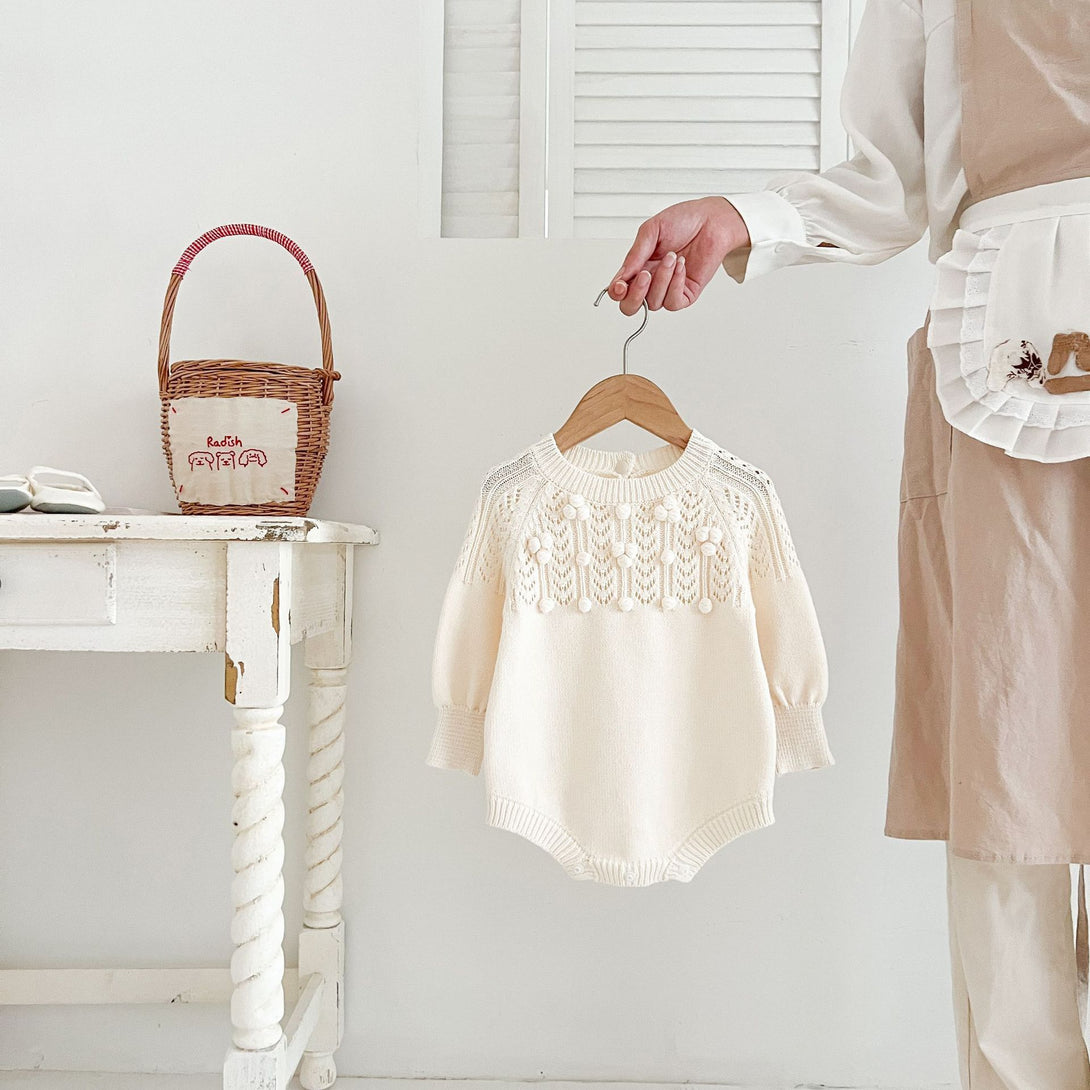 Baby knit romper in ivory cotton – long sleeve – beekaaboo.com