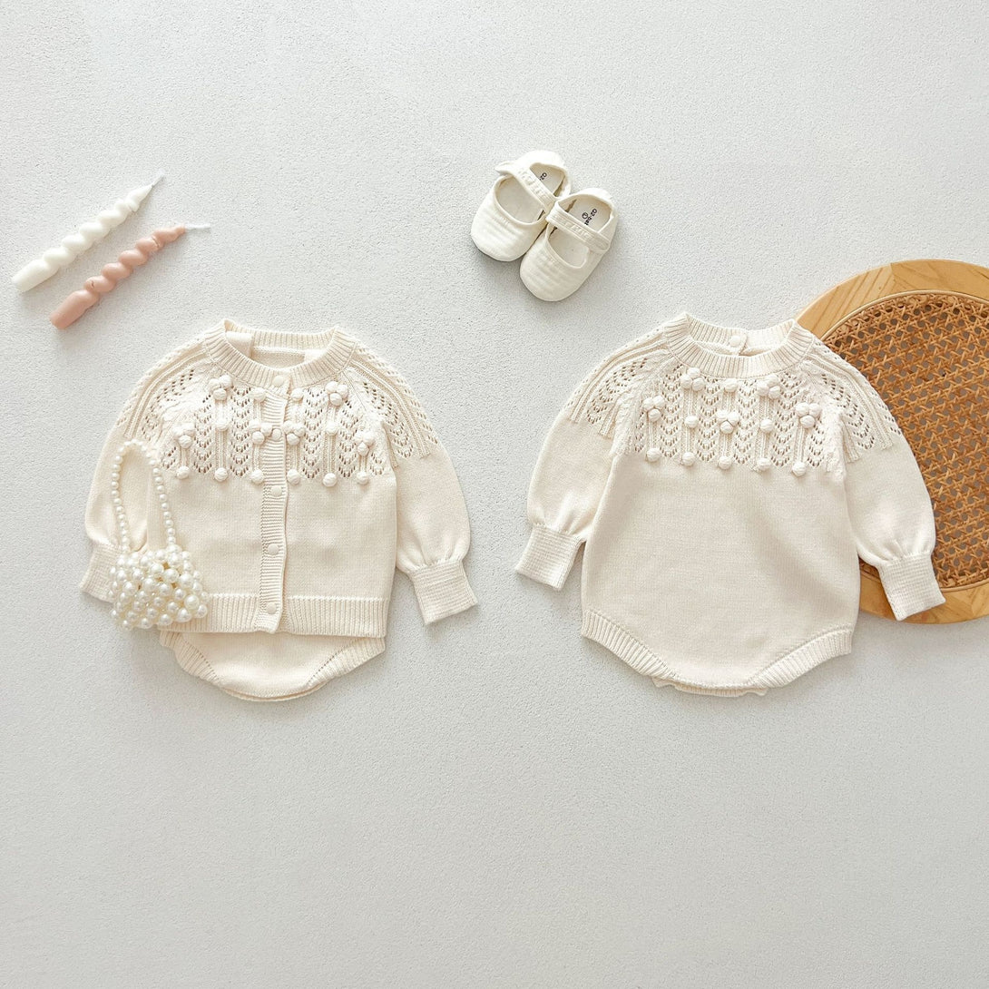 Baby outfit with shoes and pearl bag – Front view - beekaaboo.com