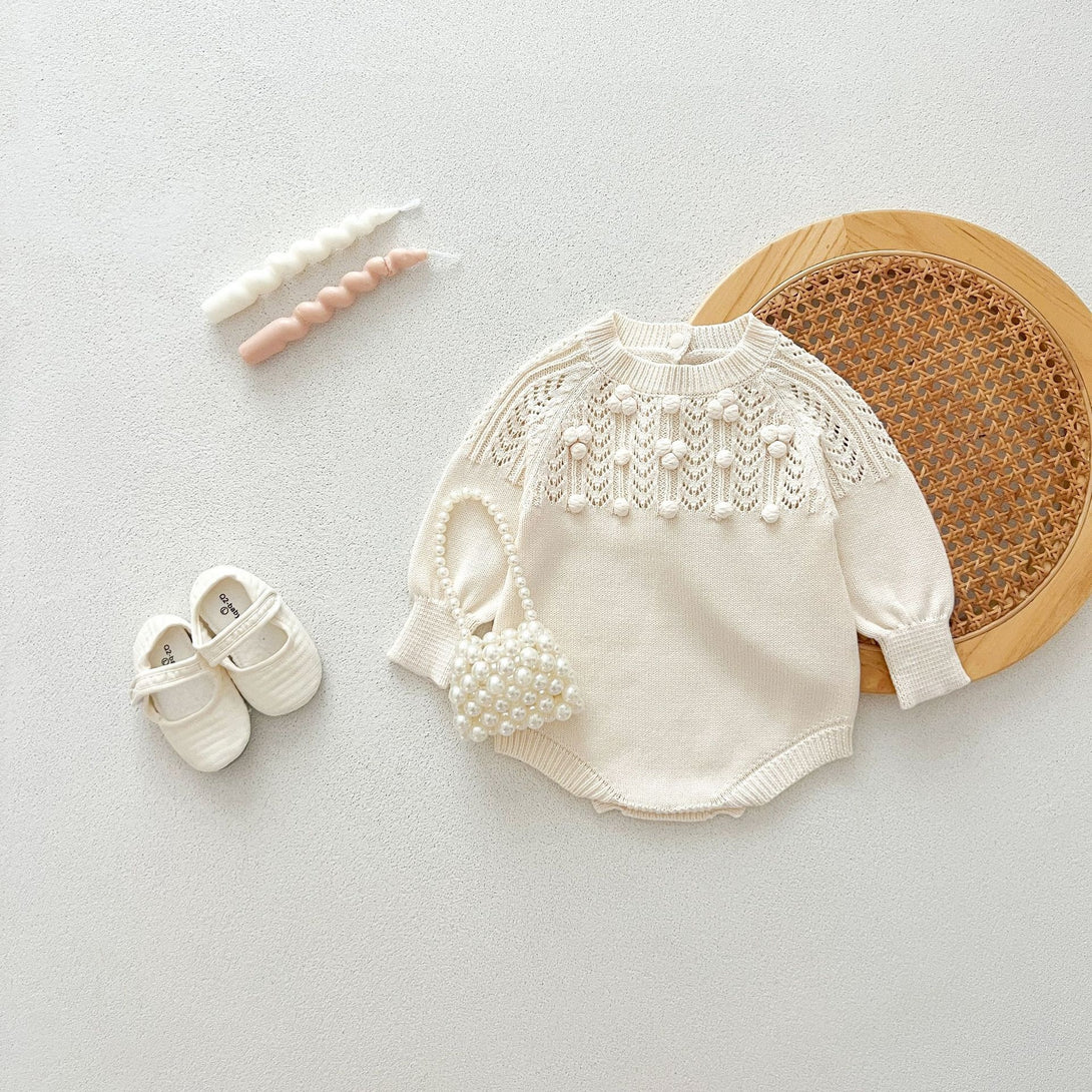 Cozy baby knit romper in ivory – Scandinavian style – beekaaboo.com