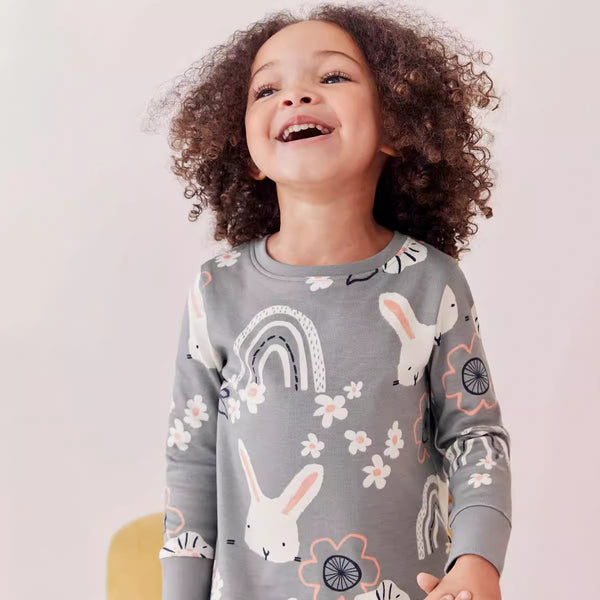 Child wearing soft cotton floral outfits – everyday wear look – beekaaboo.com