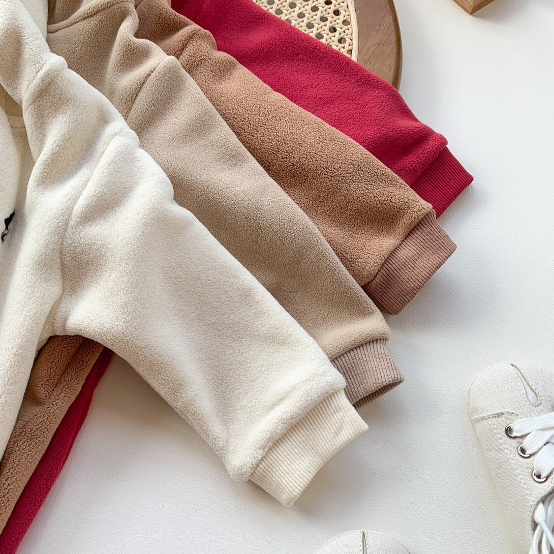 Detailed close-up of sleeves and cuffs – elastic design for warmth and comfort – beekaaboo.com