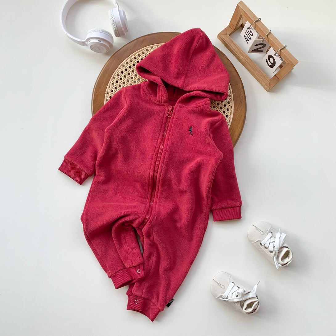 Red fleece romper for babies – warm winter jumpsuit with hood and zipper – stylish and soft – beekaaboo.com