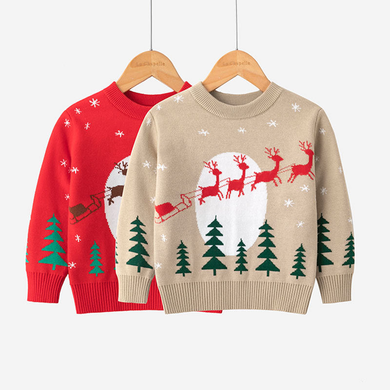 Beige Christmas sweater with red reindeer and green forest pattern – beekaaboo.com