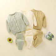 Cotton cardigan and pants set for babies and toddlers – overall view – beekaaboo.com
