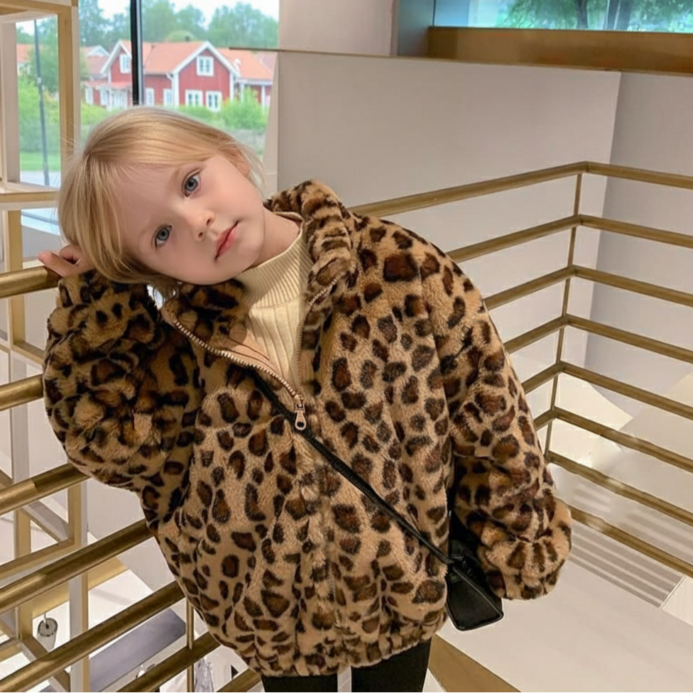 Girl wearing leopard print faux fur jacket leaning on railing – Beekaaboo.com