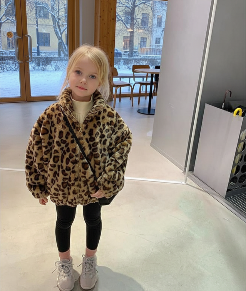 Toddler girl wearing leopard faux fur jacket indoors – Beekaaboo.com