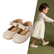 Ivory cream leather ballet shoes with bow detail for babies and toddlers beekaaboo.com